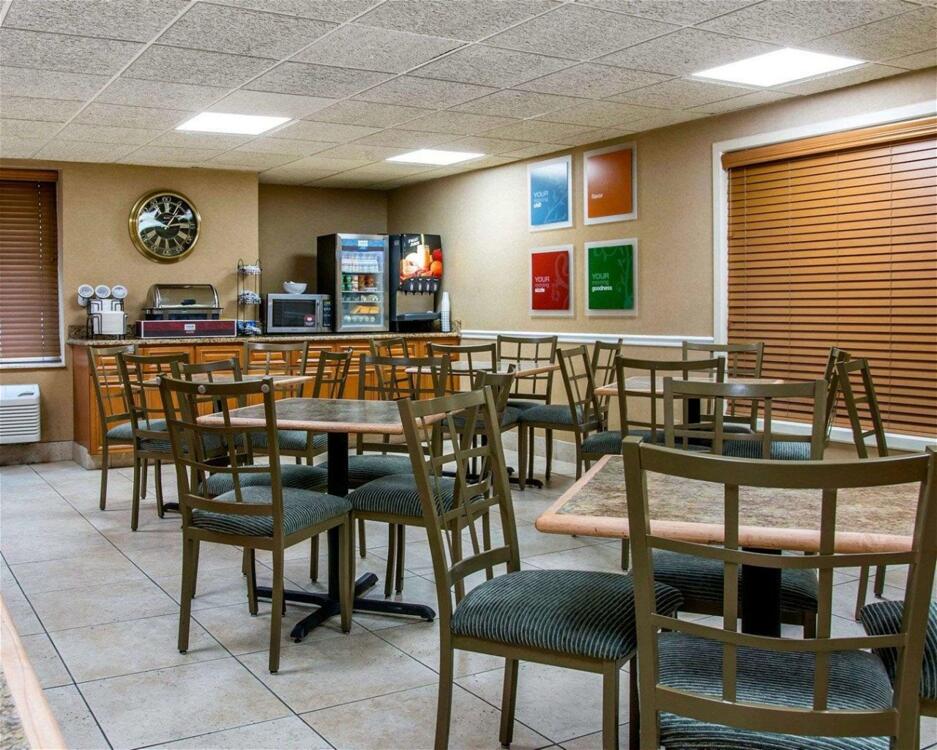 Foto de restauración de Hotel Comfort Inn Livonia