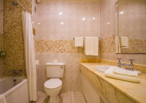 Foto del baño de Fitzgeralds Woodlands House Hotel