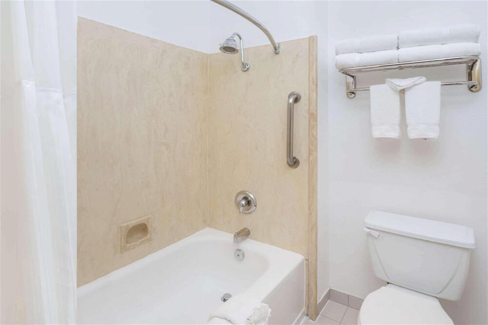 Foto del baño de Hotel Wyndham Garden San Diego