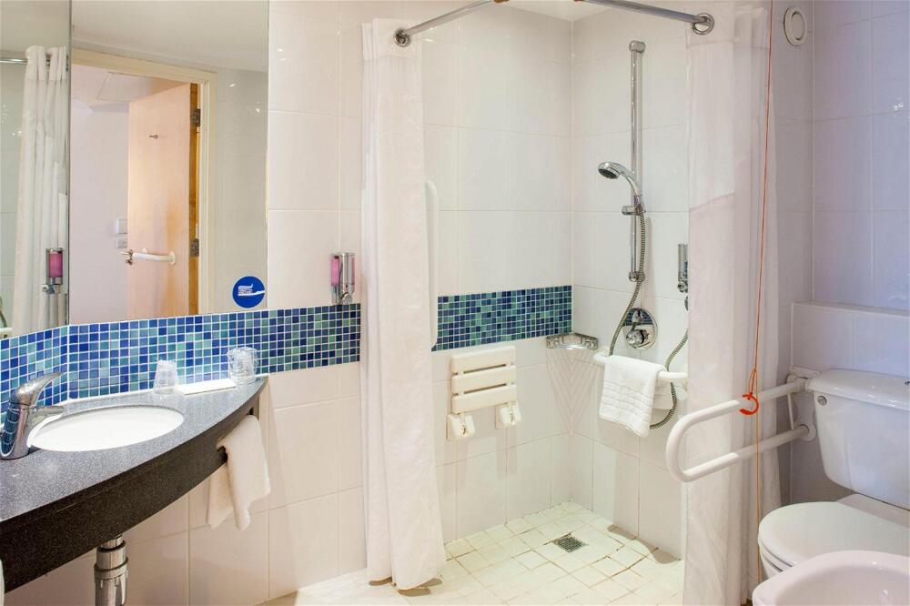 Foto del baño de Holiday Inn Express London Stansted Airport, an IHG Hotel