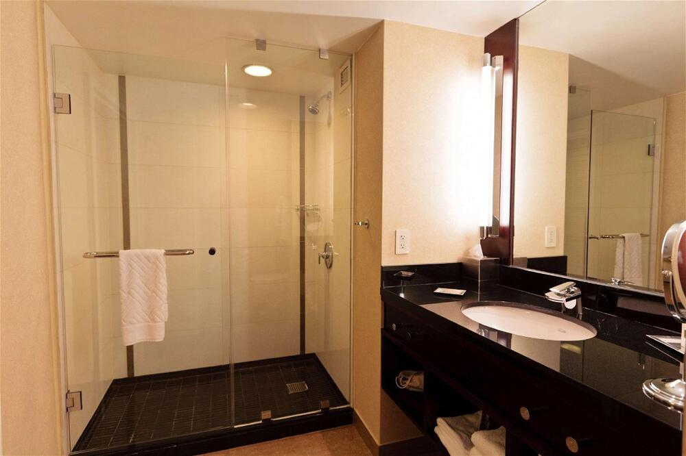 Foto del baño de Hotel Hilton Charlotte Uptown