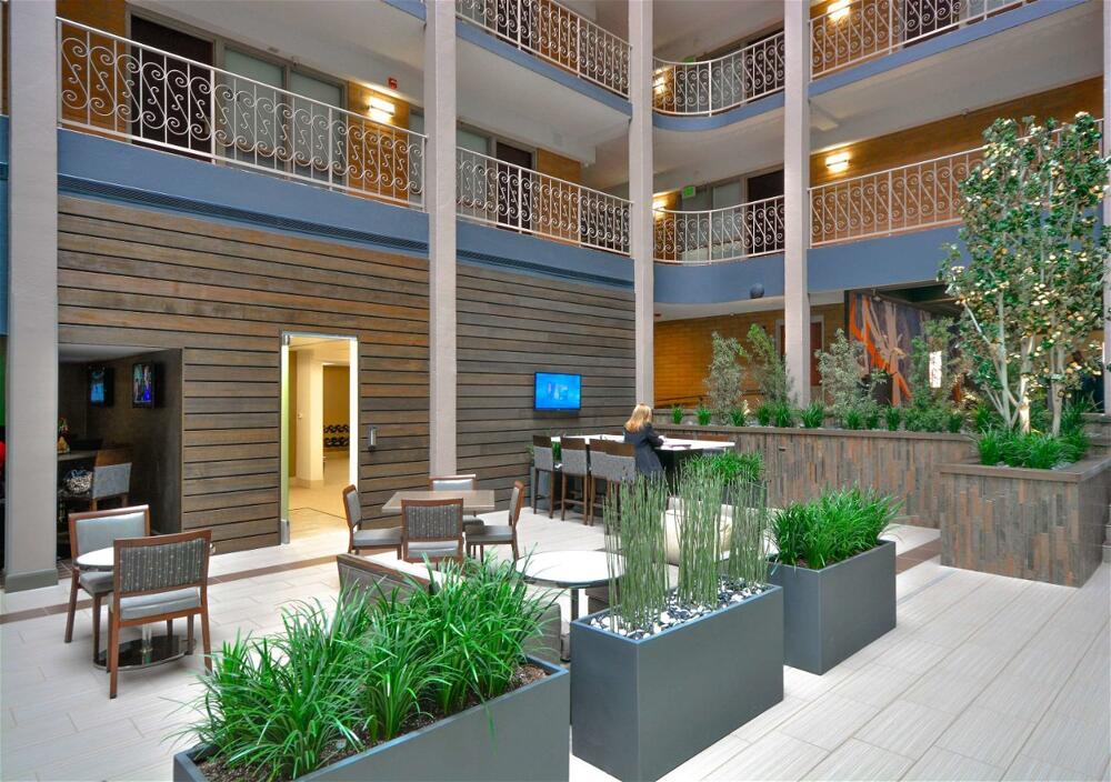 Foto de las zonas nobles de Hotel Embassy Suites by Hilton Denver Central Park