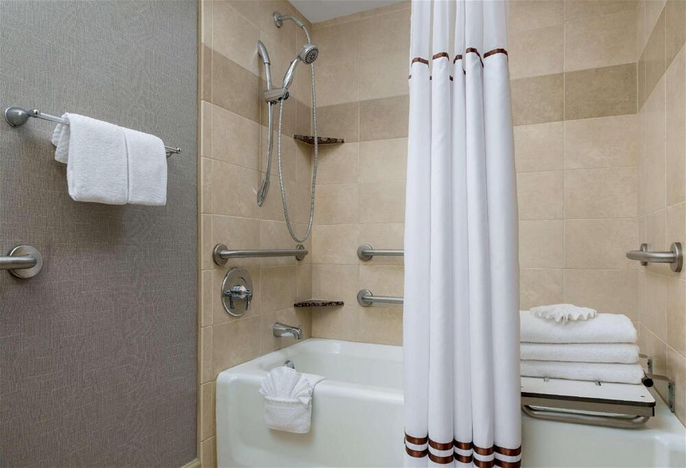 Foto del baño de Hotel Hilton Charlotte University Place