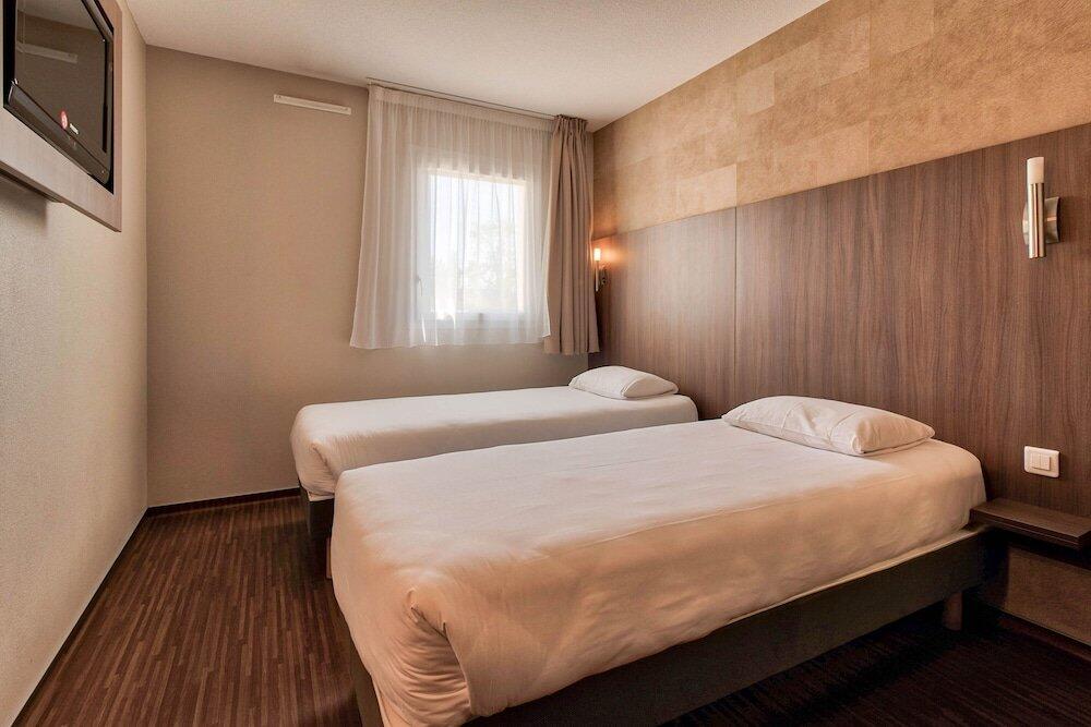 Foto de una habitación de B&amp;amp;B Hotel Saint-Jean-de-Luz