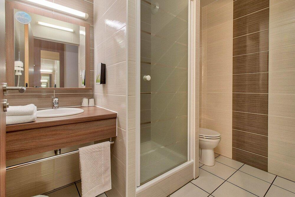 Foto del baño de B&amp;amp;B Hotel Saint-Jean-de-Luz