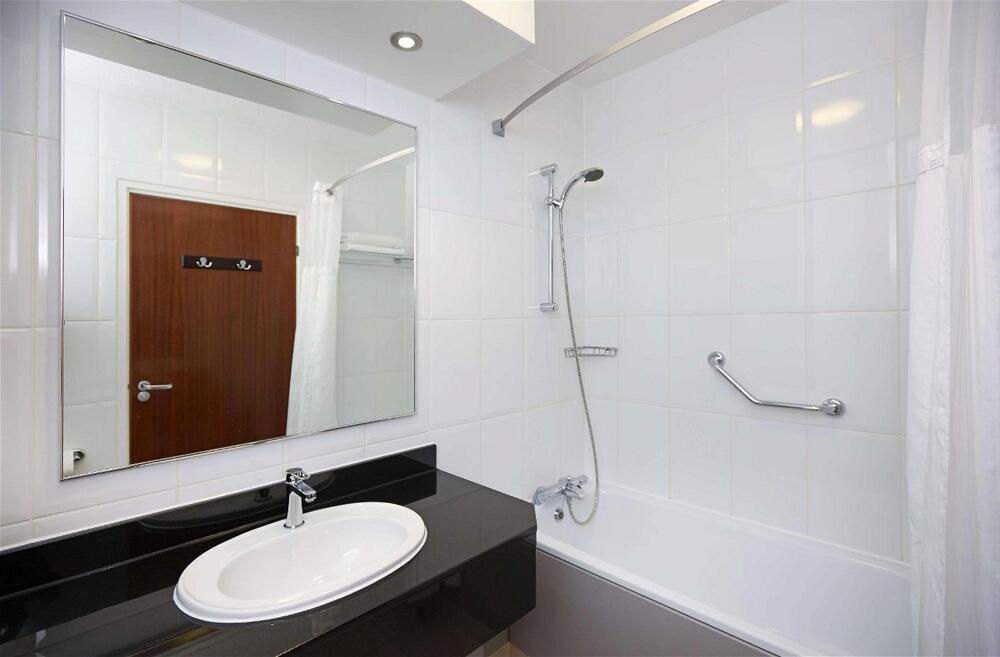 Foto del baño de Hotel DoubleTree by Hilton Bristol North