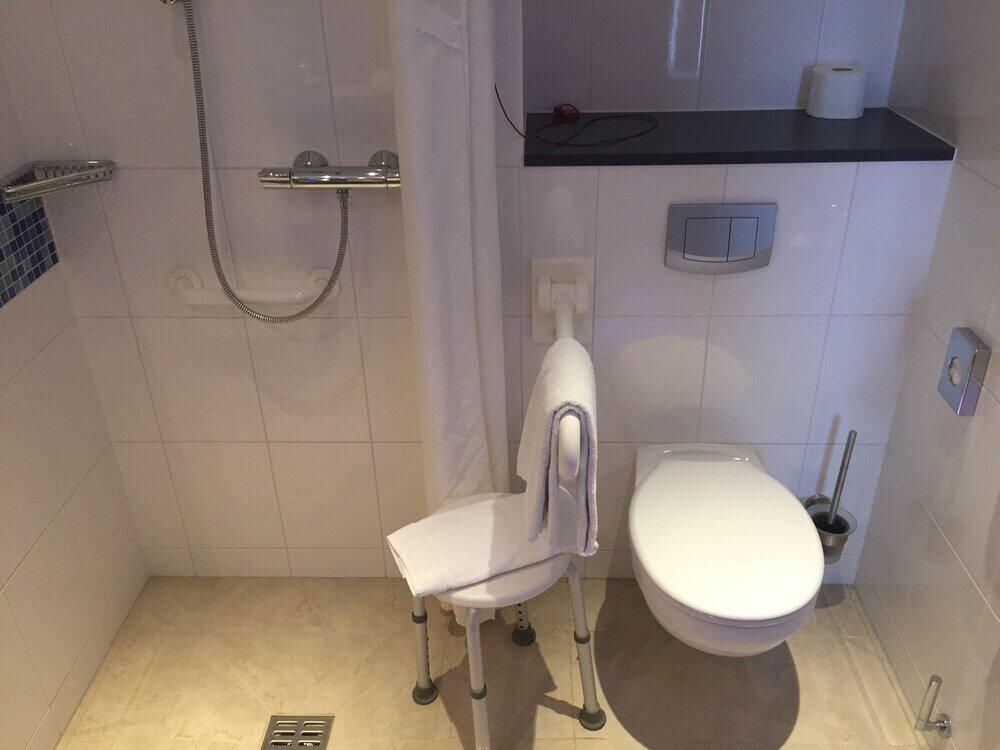 Foto del baño de Holiday Inn Express Gütersloh, an IHG Hotel