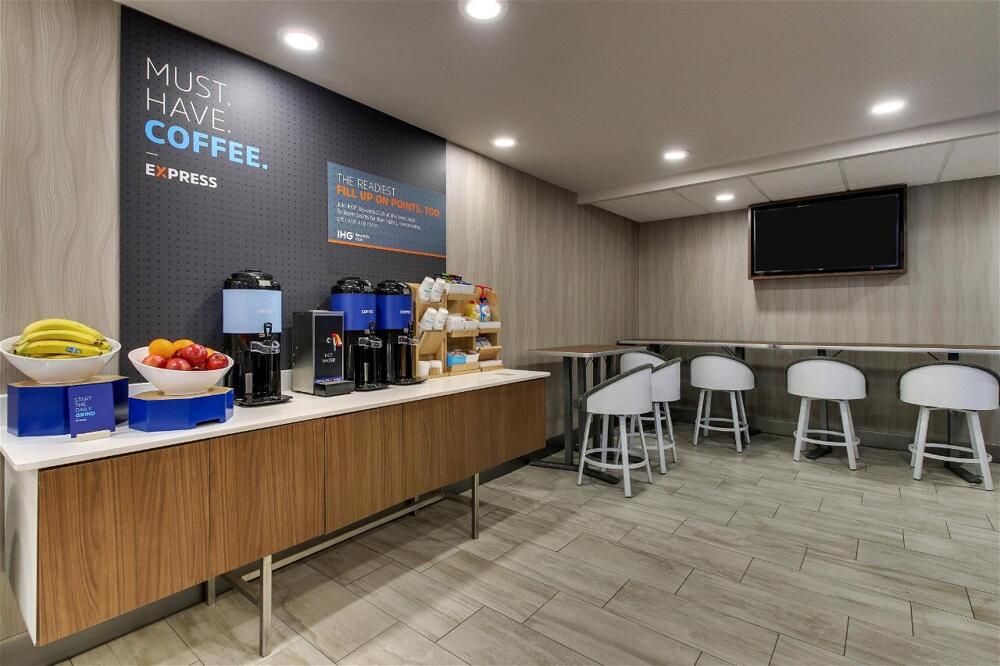 Foto general de Holiday Inn Express &amp;amp; Suites Atlanta Perimeter Mall Hotel, an IHG Hotel