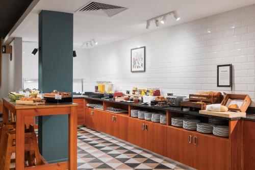Foto de restauración de Holiday Inn Northampton, an IHG Hotel
