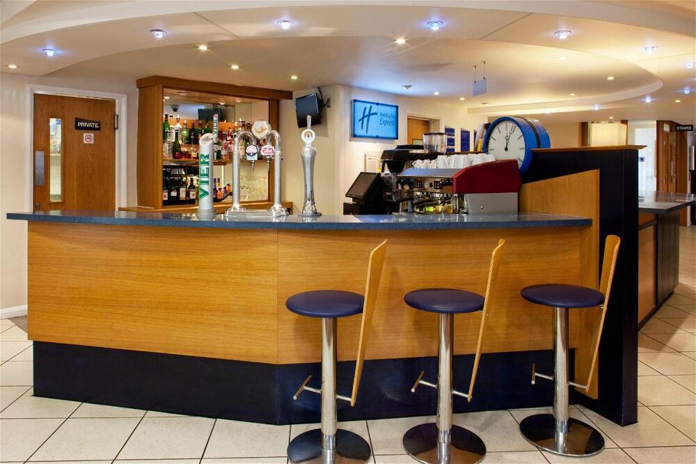 Foto de restauración de Holiday Inn Express Canterbury, an IHG Hotel