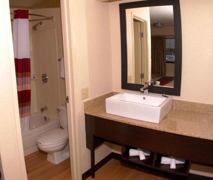 Foto del baño de Hotel Red Roof Inn PLUS+ Washington DC - Alexandria