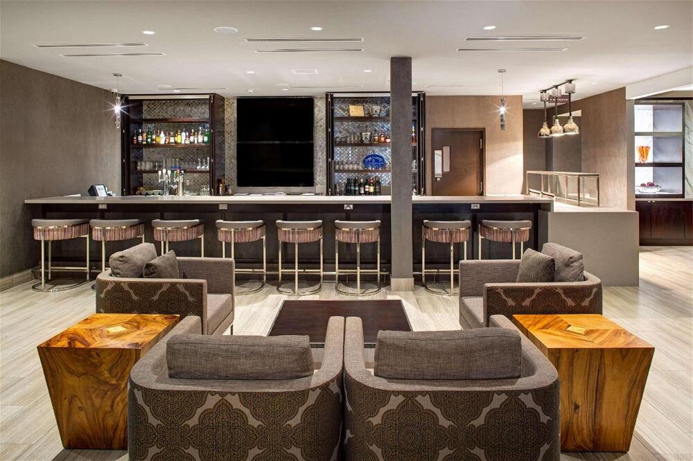 Foto de restauración de Hotel DoubleTree By Hilton Halifax Dartmouth