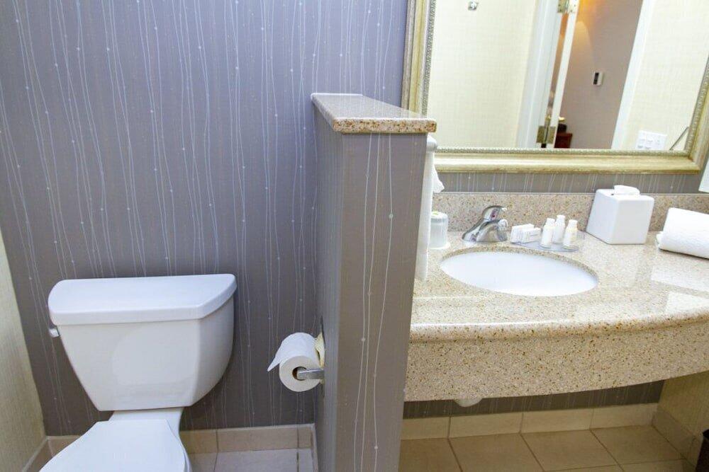 Bathroom – Hotel Courtyard by Marriott Merced