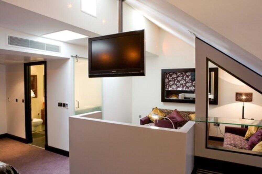 Room – The BlueBell Hotel
