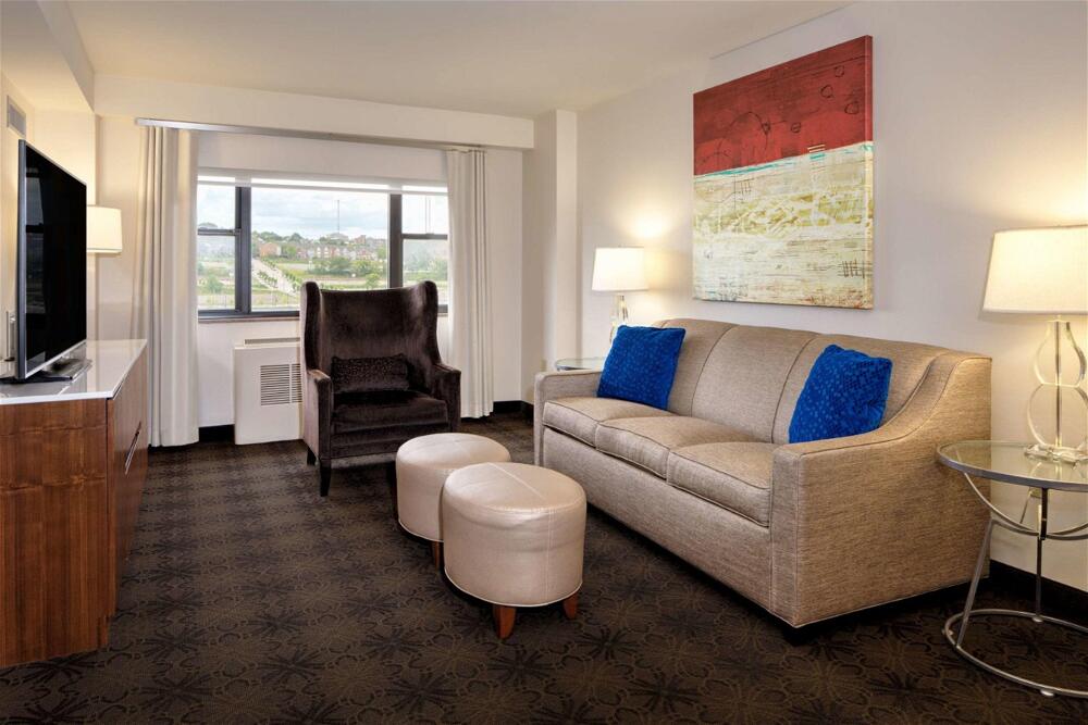 Foto de una habitación de DoubleTree by Hilton Hotel &amp;amp; Suites Pittsburgh Downtown
