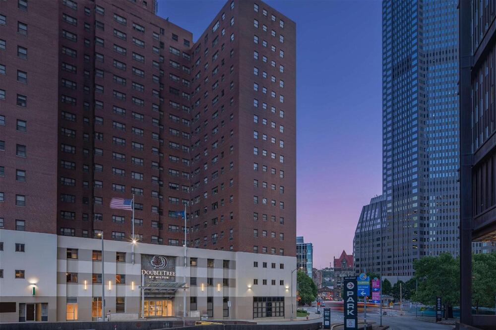 Foto del exterior de DoubleTree by Hilton Hotel &amp;amp; Suites Pittsburgh Downtown