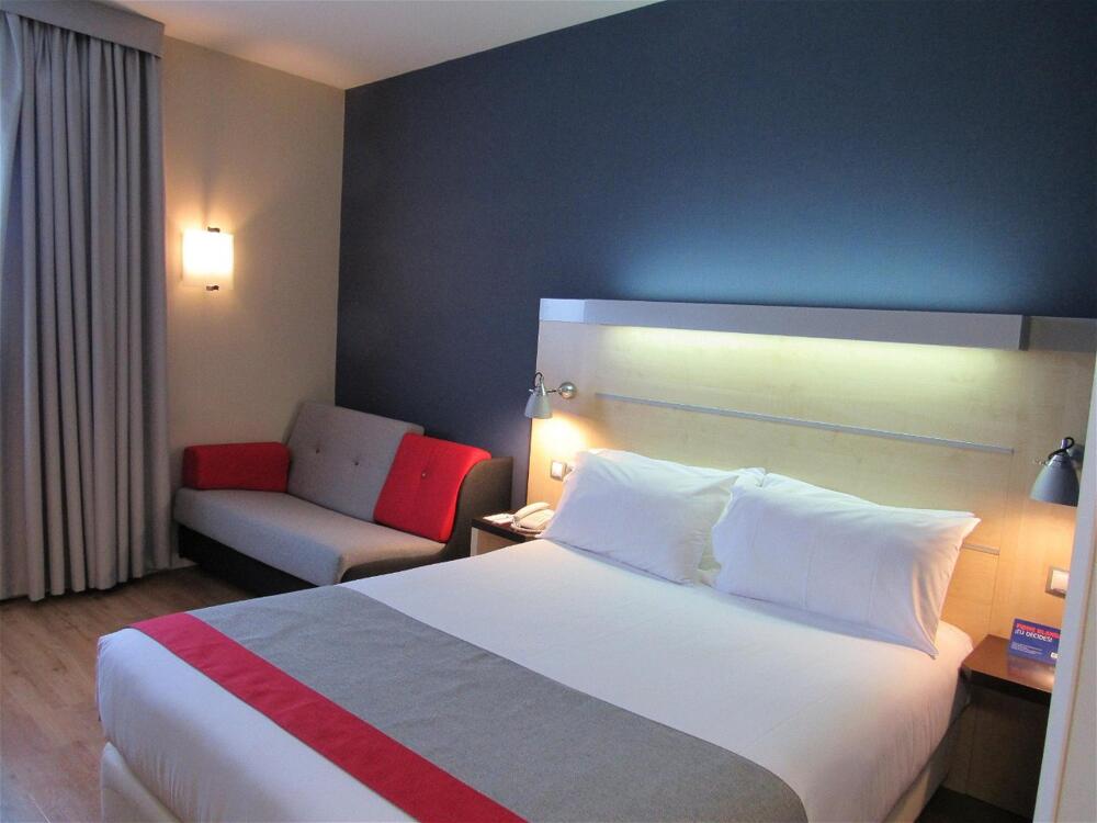 Foto de una habitación de Holiday Inn Express Sant Cugat, an IHG Hotel