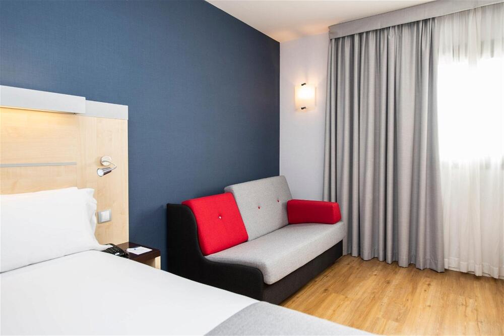 Foto de una habitación de Holiday Inn Express Sant Cugat, an IHG Hotel