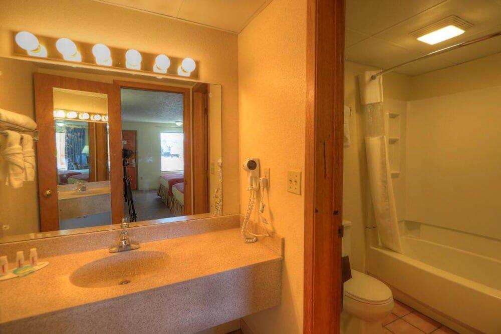 Foto del baño de Hotel Days Inn By Wyndham Pigeon Forge South