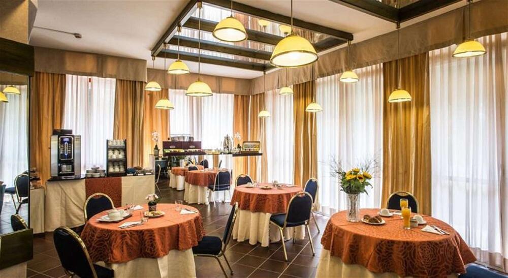 Foto de restauración de Hotel Mirage
