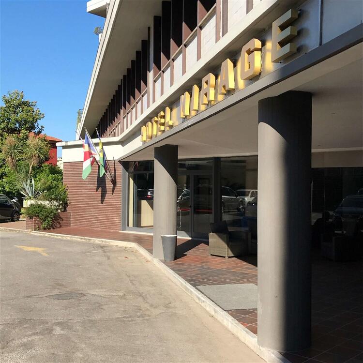 Foto del exterior de Hotel Mirage