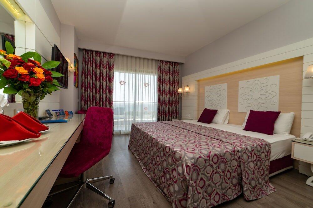 Foto de una habitación de Sunmelia Beach Resort Hotel &amp;amp; Spa