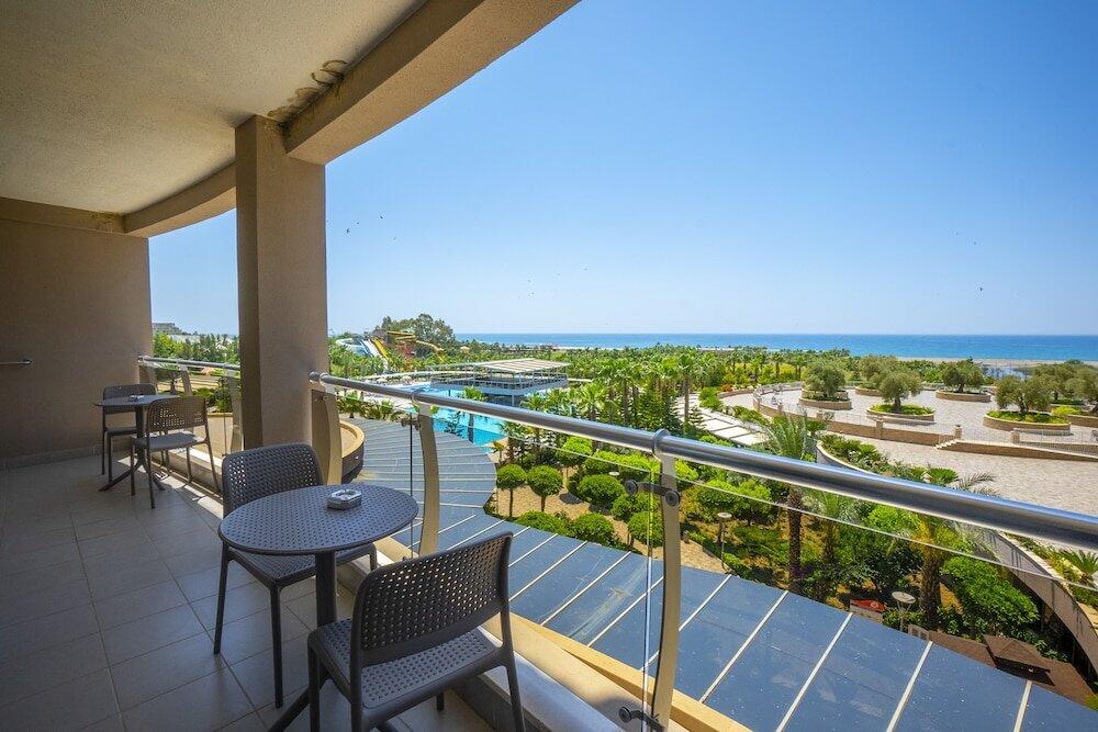 Foto de una habitación de Sunmelia Beach Resort Hotel &amp;amp; Spa