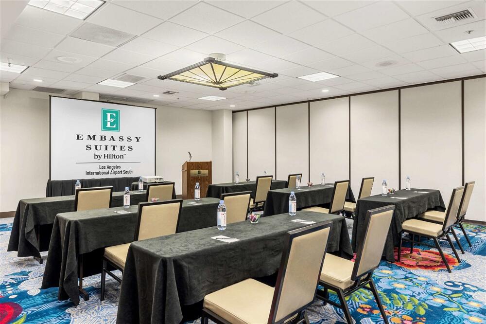 Foto de los servicios de Hotel Embassy Suites by Hilton Los Angeles International Airport South