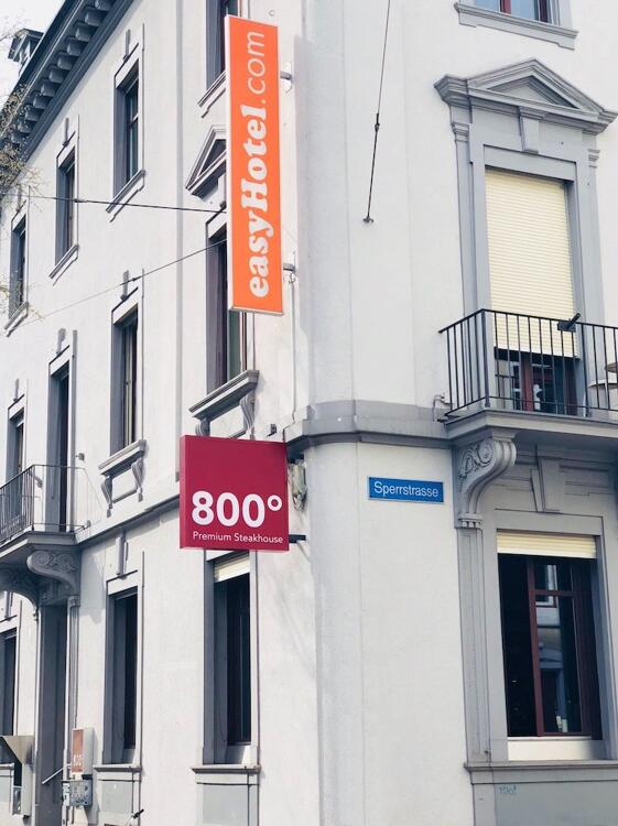 Foto del exterior de easyHotel Basel City - contactless self check-in
