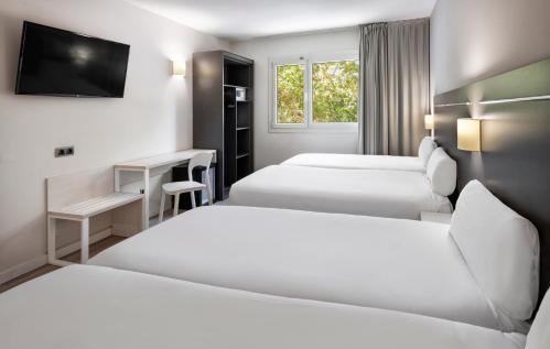 Foto de una habitación de B&amp;amp;B HOTEL Barcelona Rubí