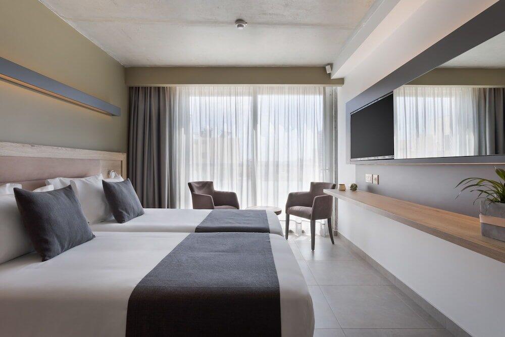 Foto de una habitación de Azur Hotel by ST Hotels