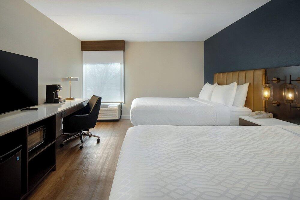 Foto de una habitación de SureStay Hotel by Best Western Secaucus Meadowlands