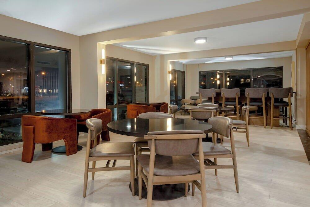 Foto de las zonas nobles de SureStay Hotel by Best Western Secaucus Meadowlands