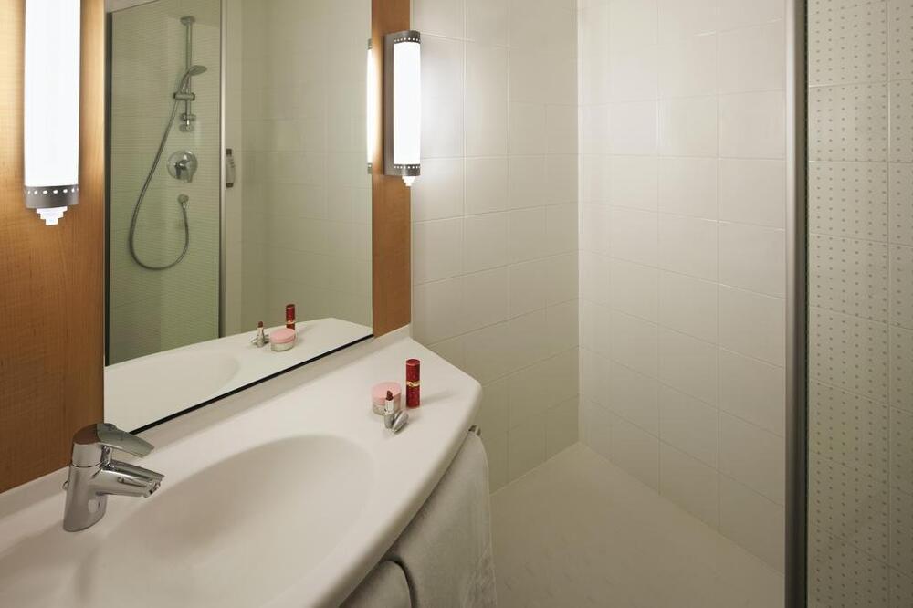Foto del baño de Hotel ibis Barcelona Glories 22