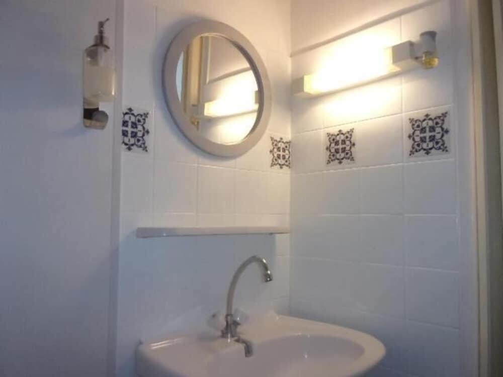 Foto del baño de Hôtel Le Cerizay