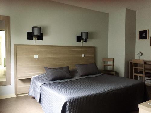 Foto de una habitación de Hôtel Le Cerizay