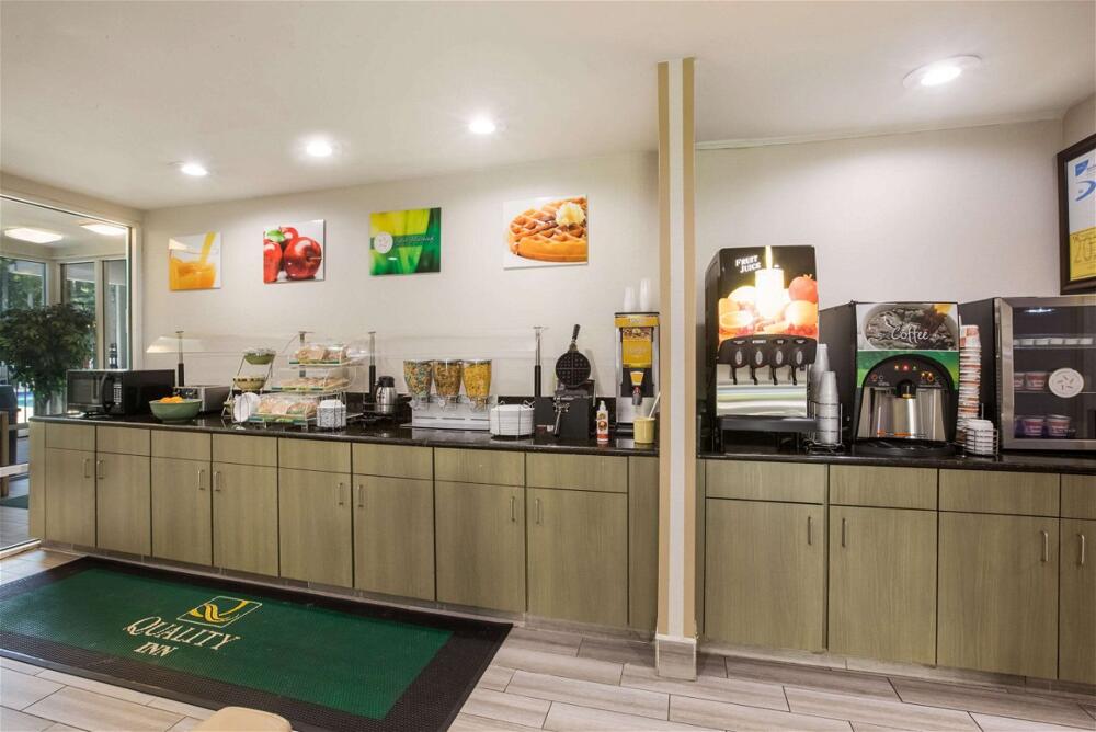Foto de restauración de Hotel Quality Inn Northlake