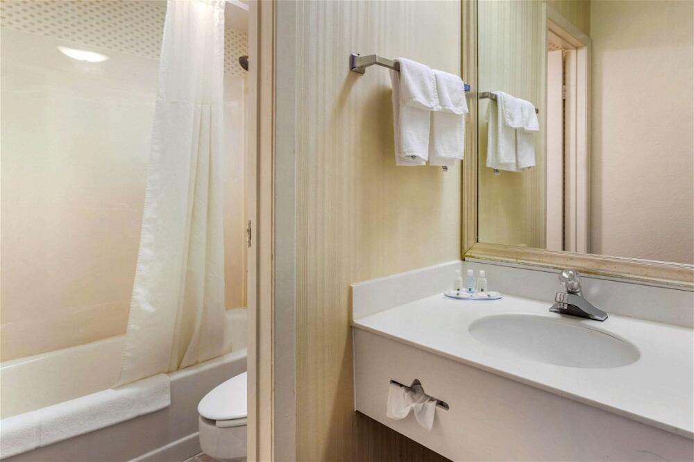 Foto del baño de Hotel Quality Inn Northlake