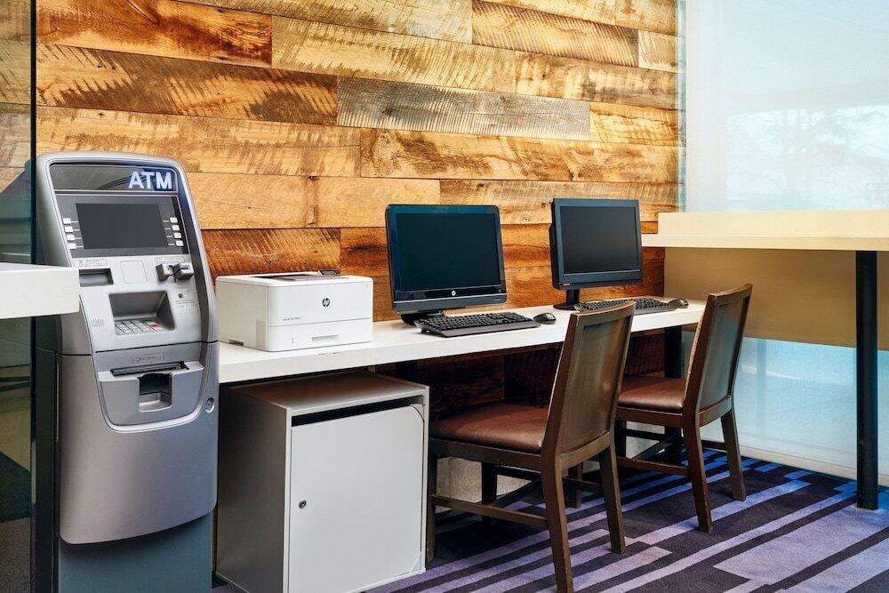 Foto de los servicios de Hotel Courtyard by Marriott New York JFK Airport
