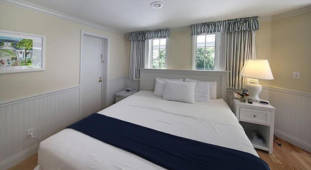 Room – Motel Colonial Inn Harbor Springs