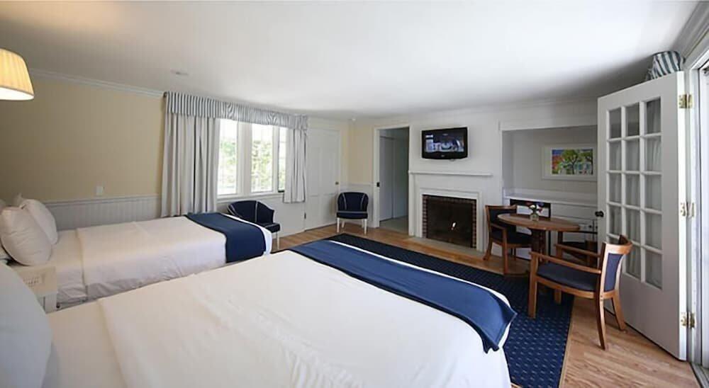 Room – Motel Colonial Inn Harbor Springs