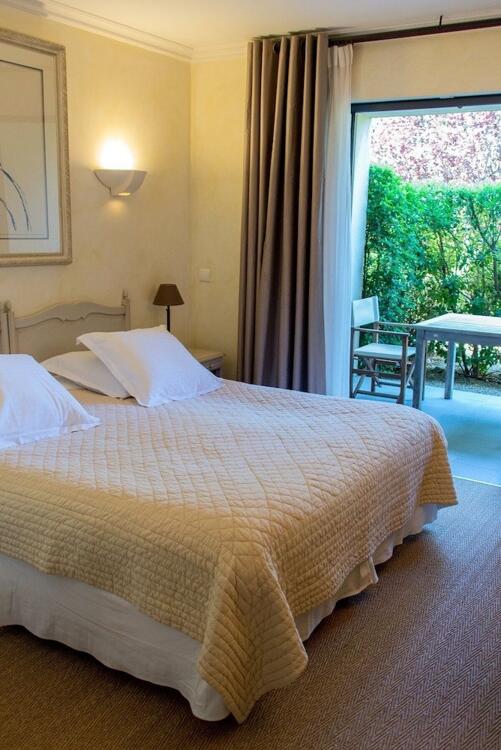 Foto de una habitación de Hotel Du Côté Des Olivades