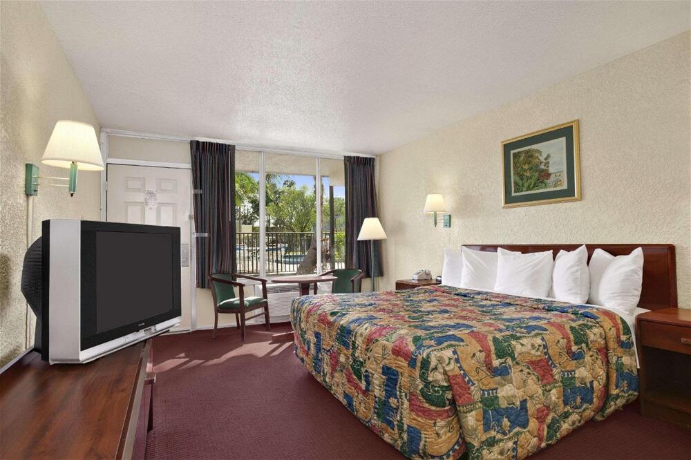 Photo – Hotel Days Inn by Wyndham Fort Pierce Midtown