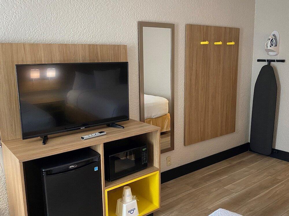 Room – Hotel Days Inn by Wyndham Fort Pierce Midtown