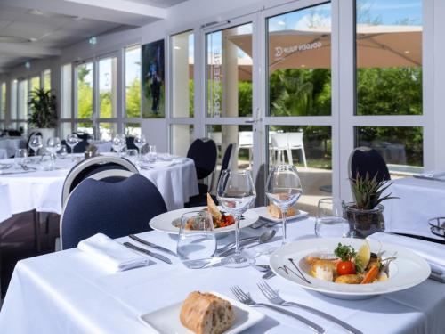 Foto de restauración de Hotel Golden Tulip La Baule