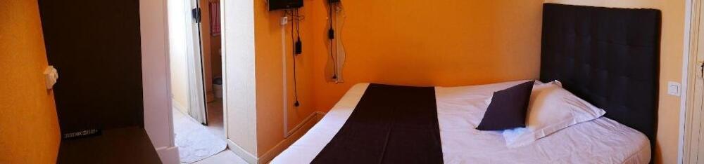 Foto de una habitación de Hotel du Commerce