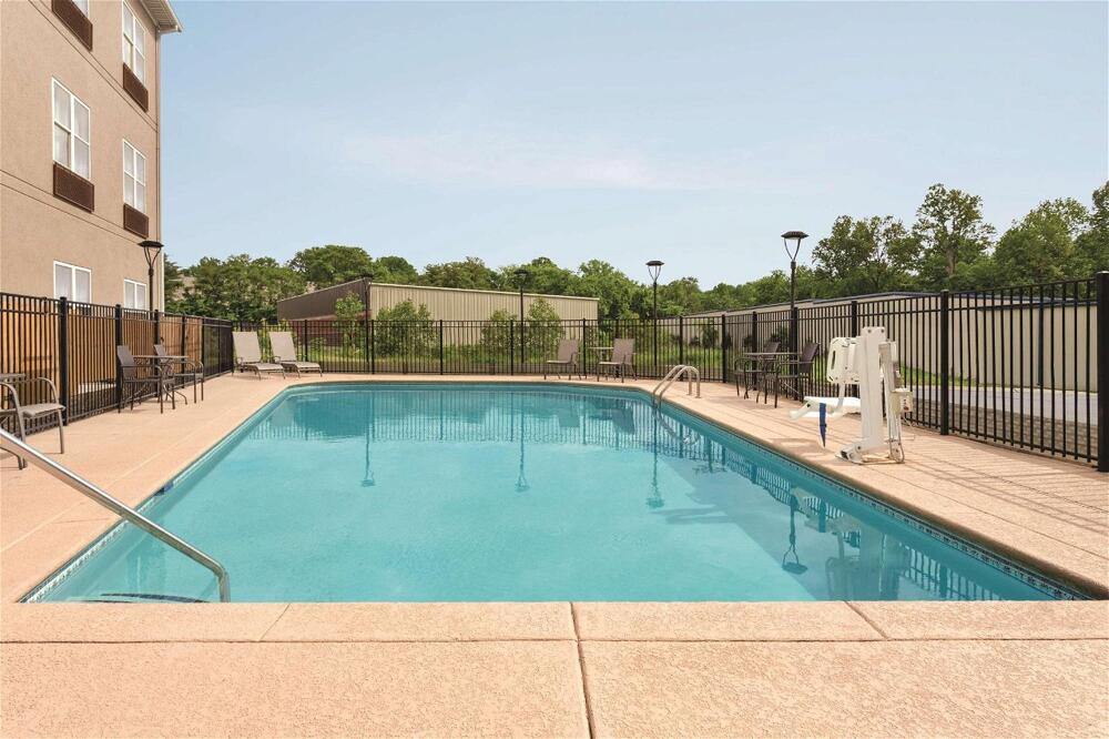 Foto de los servicios de Hotel Country Inn &amp;amp; Suites by Radisson, Nashville Airport East, TN