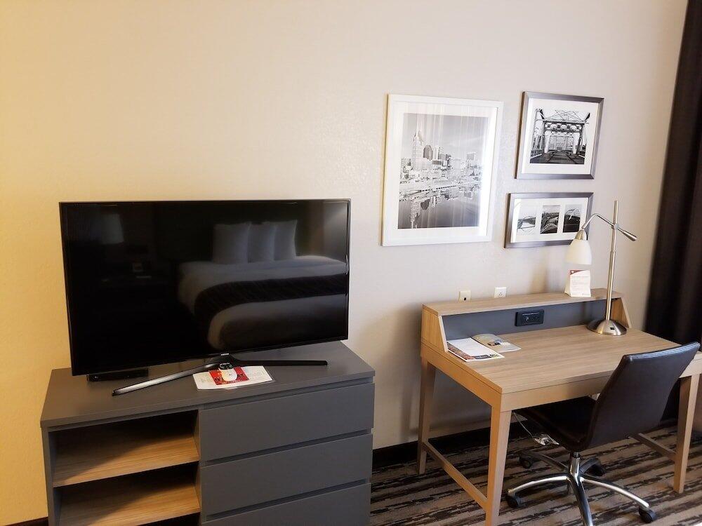 Foto de una habitación de Hotel Country Inn &amp;amp; Suites by Radisson, Nashville Airport East, TN