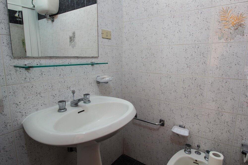 Foto del baño de Hotel La Perla