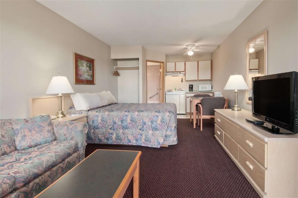 Foto de una habitación de Hotel Travelodge by Wyndham Courtenay BC